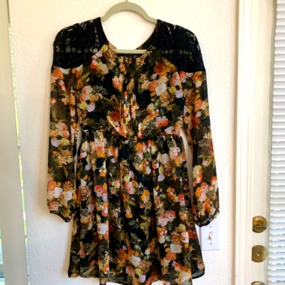 Forever 21 Lace Back Floral Dress